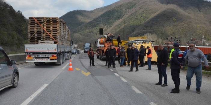 Resmen Mucize: Şarampole Devrilen Kamyondan Sağ Çıkabildi!