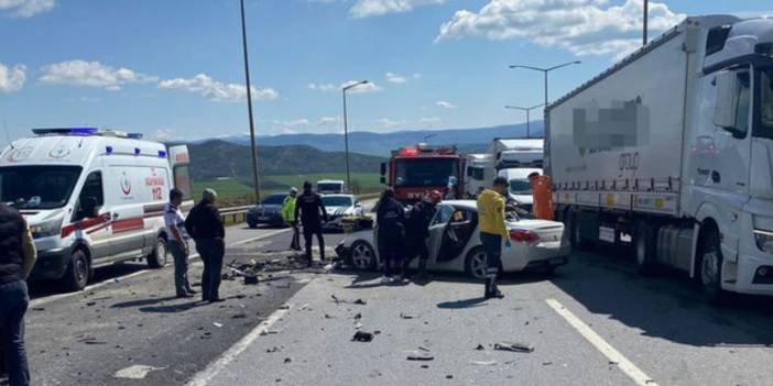 Yine Aynı Kaza! TIR Arkadan Çarpı Can Kayıpları  Ve Yaralılar Var