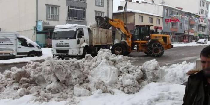 O Bölgede 25 Köy Yolu Kapandı, Evler Kara Gömüldü