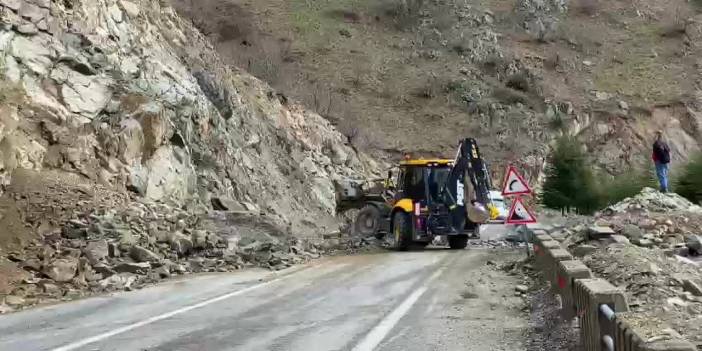 Ardahan-Artvin Yolunda Heyelan Meydana Geldi