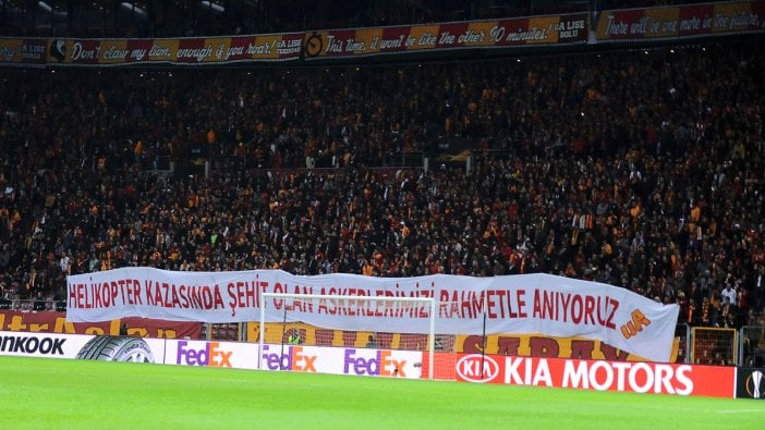 Galatasaray taraftarından anlamlı pankartlar