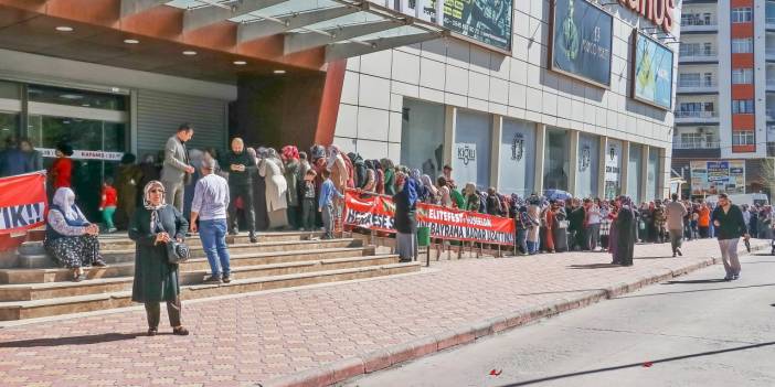 200 Liralık Hediye Çeki İçin Kuyruğun Sonu Gözükmedi