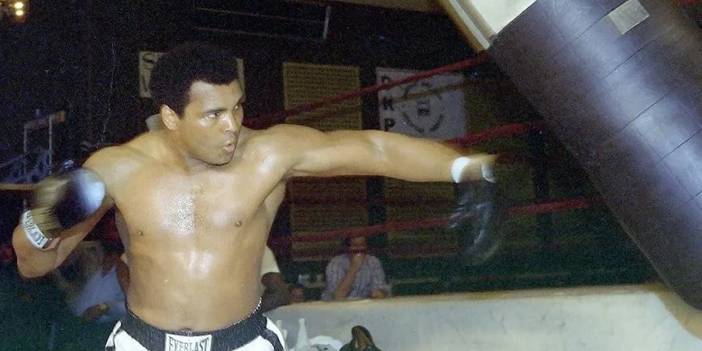 Muhammed Ali'nin o meşhur maçta giydiği şortu açık artırmaya çıkıyor: Rekor fiyata satılacak