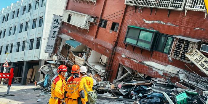 7.4 Büyüklüğünde Deprem Olurken Havuzda Yüzdüler, Kafede Kahvesini Yudumlamaya Devam Etti! Tayvan Depreme Nasıl Hazırlandı?