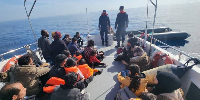 Bodrum'da Lastik Bottaki Göçmenler Karaya Çıkarıldı