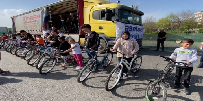 ASELSAN Depremzede Çocuklara Bayram Hediyesi Verdi