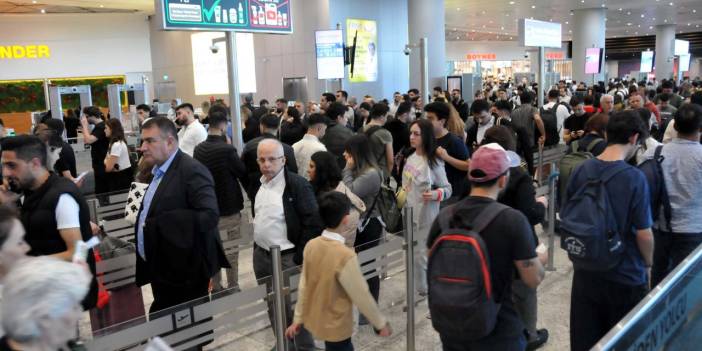 İstanbulluların Bayram Maratonu Başladı: Valizini Alan Havalimanına Koştu!