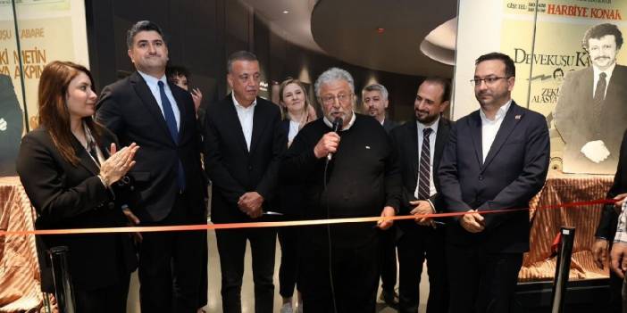 Yeni Başkan Onursal Adıgüzel Devekuşu Kabare Müzesi’nin Açılışını Gerçekleştirdi