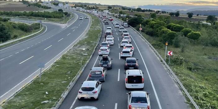 Bayram Tatilinde Uzun Yola Çıkacaklara Uyarı: Dikkatli Olun, Uykusuz Sürüş Tehlikelidir!