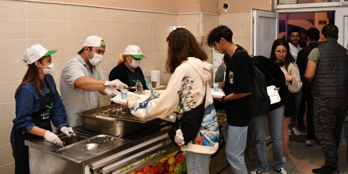 O Belediye, Öğrencilere Yemek İkramını Bayram Sonrasında da Sürdürecek