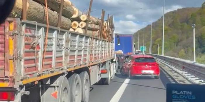 Emniyet Şeridini İstila Etmişler: Kazaya Giden Ambulansa Yol Kalmadı!