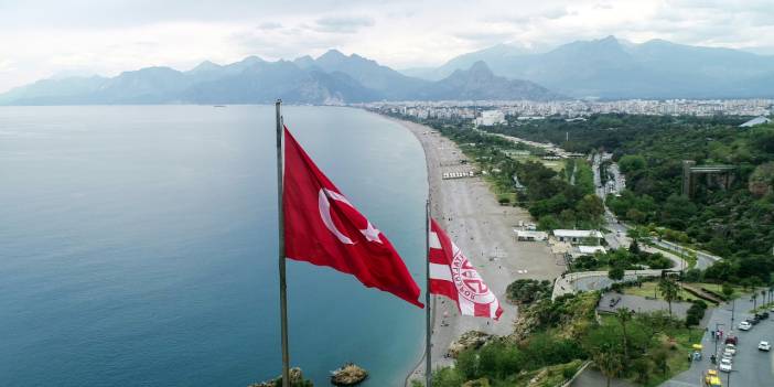 Konyaaltı Sahili'nde Bayram Tatili Yoğunluğu: Deniz, Güneş...