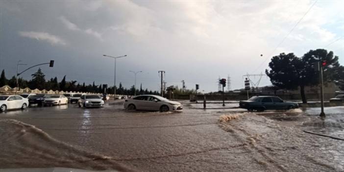 Gaziantep'i Sağanak Vurdu: Caddeler, Sokaklar Göle Döndü