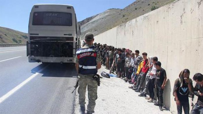 Arızalanan otobüse bakmaya giden Jandarma şok oldu!