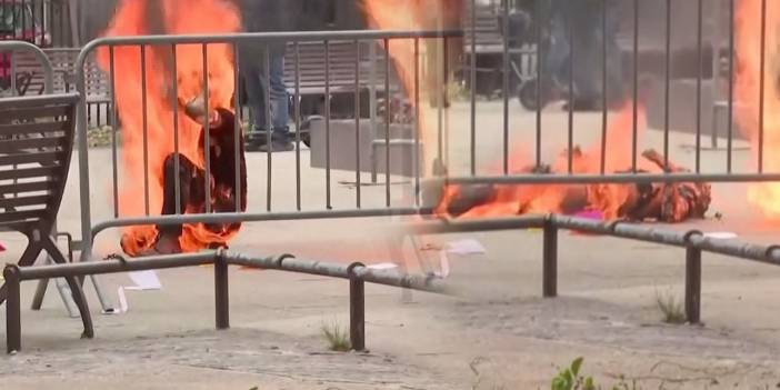 Dehşet Anları! Mahkeme Önünde Kendini Yaktı!