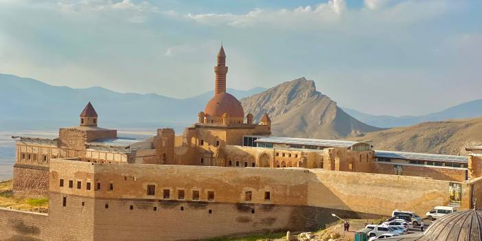 Turistler rotayı İshak Paşa Sarayı'na çevirdi