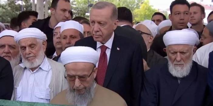 Erdoğan 23 Nisan Oturumu Yerine Şeyh Cenazesine Gitti!