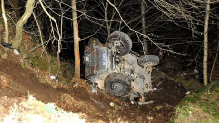 Polisleri taşıyan zırhlı araç devrildi: 2 yaralı