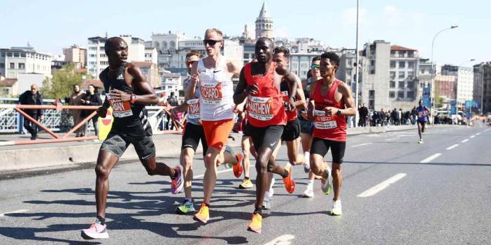 19. İstanbul Yarı Maratonu pazar günü koşuluyor: Türkiye'de bir ilke sahne olacak...  28 Nisan'da İstanbul'da bazı yollar kapalı