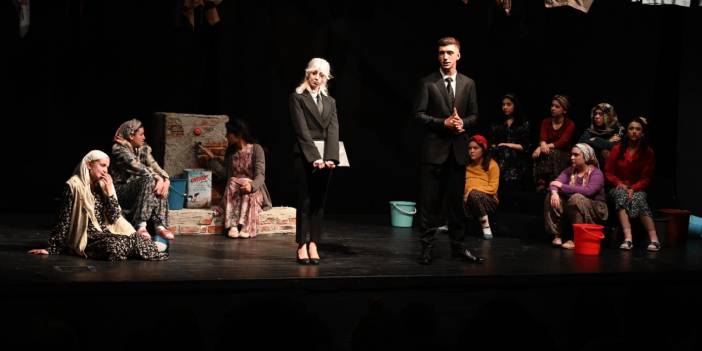 Bozüyük Belediye Tiyatrosu, “Macbeth Abla” Adlı Oyun İle Sezonu Kapattı