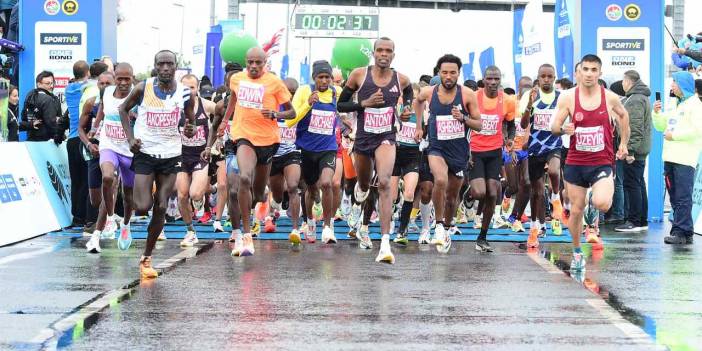 İstanbul Yarı Maratonu'nda yağmur altında gelen rekor