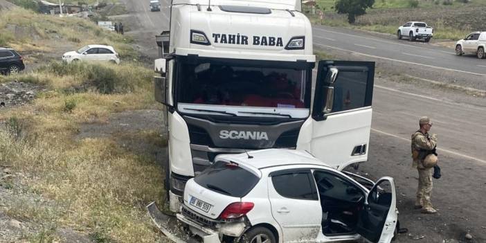 TIR ve Otomobil Çarpıştı: 1 Kişi Hayatını Kaybetti!