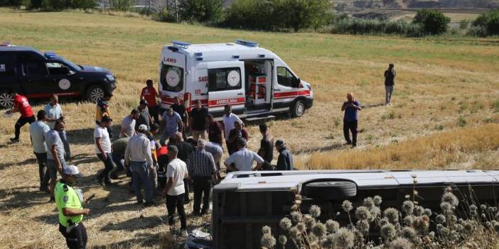 Yolcu Minibüsü Devrildi: 14 Kişi Yaralandı!