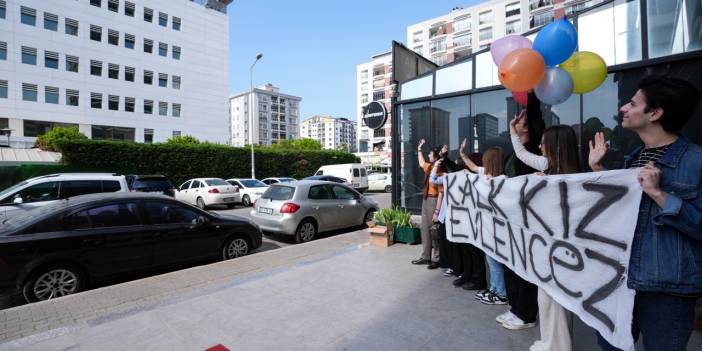 Lösemi Tedavisi Gördüğü Hastanede Aşık Olduğu Gençten Evlilik Teklifi Aldı! ''Kalk Kız Evlencez'