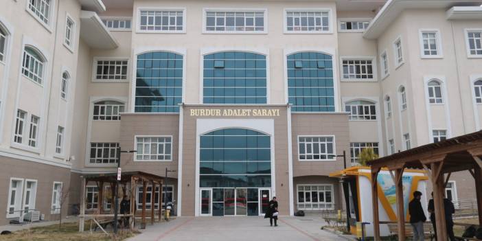 Husumetlisine demir çubuk ve levyeyle saldırdı