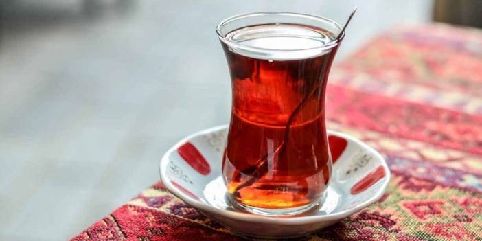 Çay Tabakları Bu Yüzden Kırmızı Beyaz Üretiliyor