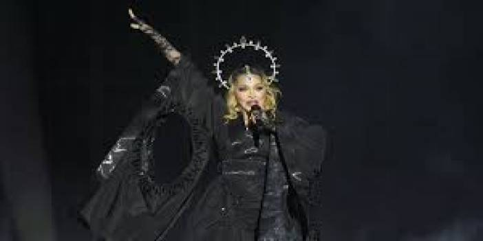 Madonna'nın Rio'daki Ücretsiz Konserine 1,5 Milyondan Fazla Hayran Akın Etti!