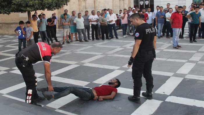 Şanlıurfa'da alkollü gençler bıçakla dehşet saçtı