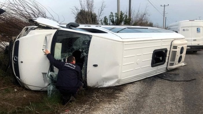 Şoför kalp krizi geçirdi, öğrenci servisi devrildi: 1 ölü, 3 yaralı