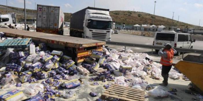 İsrailli Protestocular Gazze'ye Giden Yardım Konvoyuna Saldırdı: Yiyecek Paketleri DarmaDuman Oldu