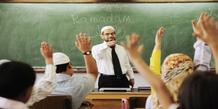Eğitim-Bir-Sen: Müfredata 'Besmele' Gibi İslami Uygulamalar Eklenmeli