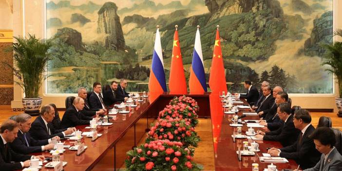 Putin'in Yeni Dönemdeki İlk Yurt Dışı Ziyareti Çin'e: Putin-Şi Ortak Bildiri İmzalandı