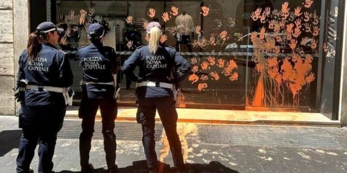 İtalya'da İklim Aktivistleri Lüks Giyim Mağazalarına Boya Döktü