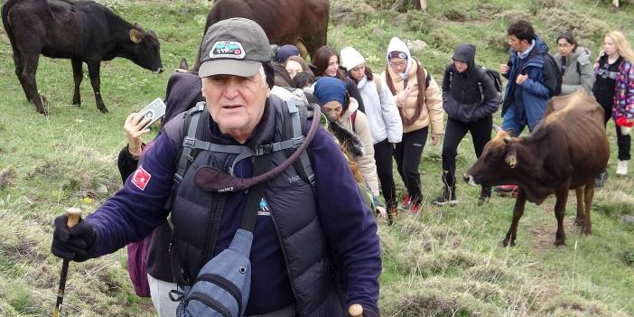 Palandöken'in karlı zirvesinde 19 Mayıs'ı kutladılar