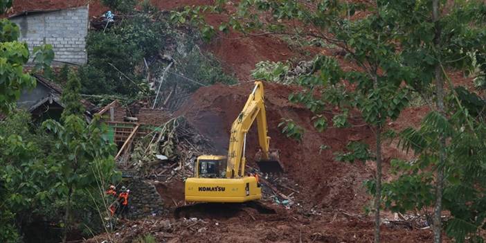 Heyelan Sonucu 100’den Fazla Kişi Toprak Altında