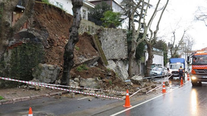 Beykoz'da istinat duvarı çöktü 