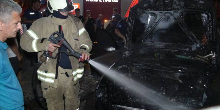 Avcılar'da Araçta Çıkan Yangın Paniğe Sebep Oldu