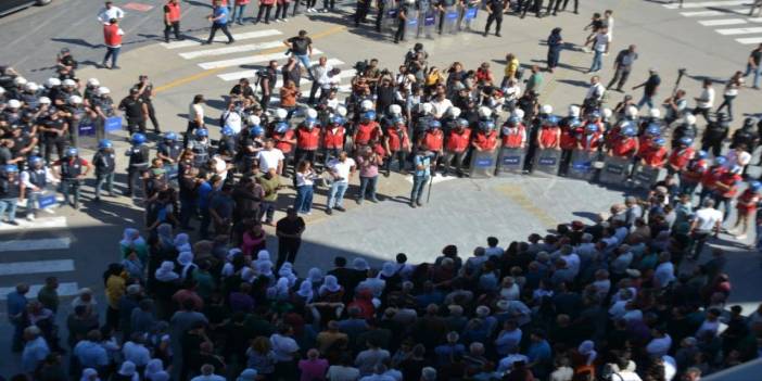 Diyarbakır'da Protesto: "Kayyım Zihniyeti İradeyi Çiğneyemeyecek"