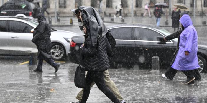 Batıda Termometreler 40 Dereceyi Görürken Meteorolojiden Flaş Yağış Uyarısı Geldi