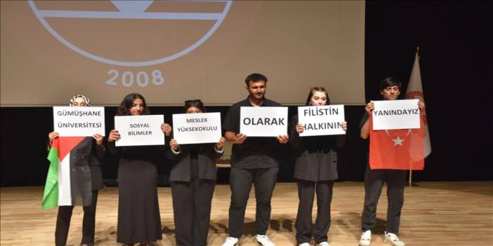 Gümüşhane'deki Öğrencilerden Mezuniyet Töreninde Filistin'e Destek Mesajı