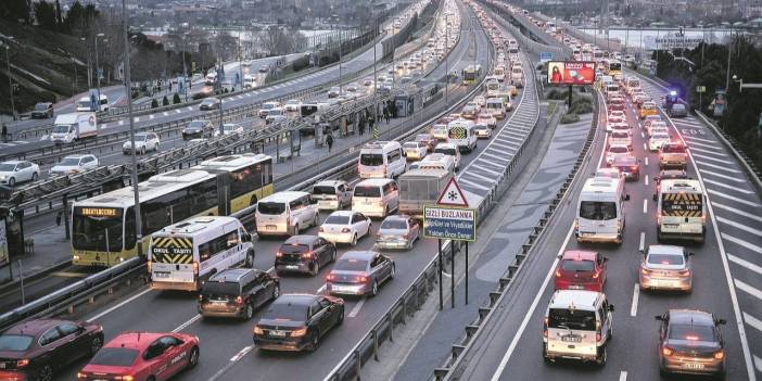 Valilik Duyurdu: Bayram Öncesinde Bu Otomobillerin Şehir Dışına Çıkışları Yasaklandı