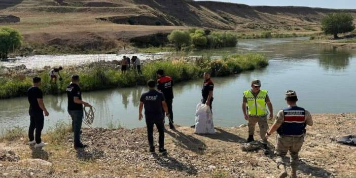 Piknik Yaptıkları Adada Deniz Yükselince Bakın Ne Yaptılar!