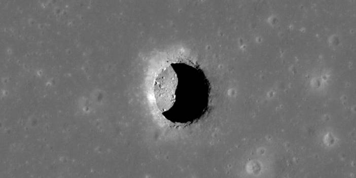 Mars'taki Gizemli Bir Delik Antik Yaşama ve İnsanlığın Geleceğine Açılan Kapı Olabilir