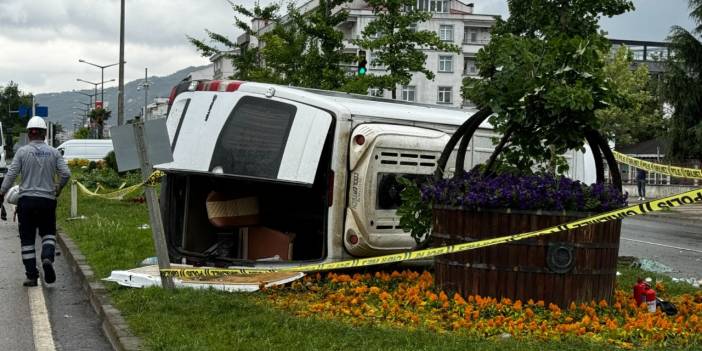 Ordu'da Feci Kaza! Minibüs Aydınlatma Direğine Çarptı: 1 Ölü, 4 Yaralı