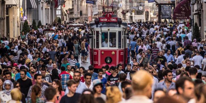 Anket Sonuçları Açıklandı: Gençler Arasında Muhafazakarlık Geriliyor