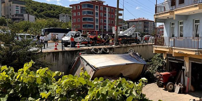 Yolcu Otobüsü Kamyonla Çarpıştı: Çok Sayıda Yaralı Var!